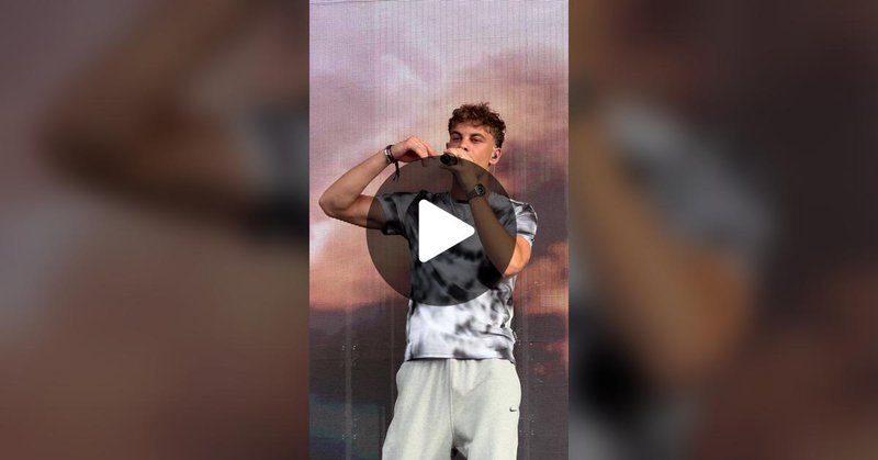 Tweet card summary image