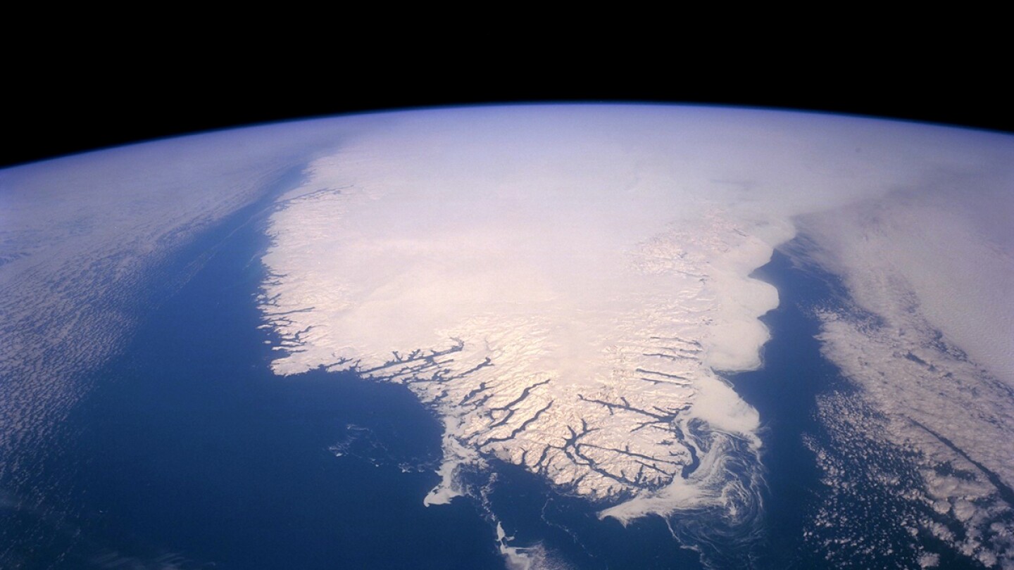 PhysicsToday's tweet card. Researchers find that large changes in global sea level occurred throughout the last ice age, rather than just toward the end of the period.