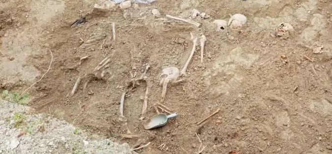 parallaximag's tweet card. Η Αλεξάνδρα Γωγούση θυμάται από το βιβλίο του πατέρα της