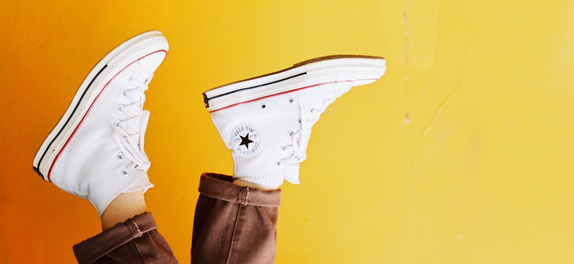 dgtlnk's tweet card. Website design trends are constantly changing. How do you decide to trend it or end it? We'll help you stay ahead of the curve.