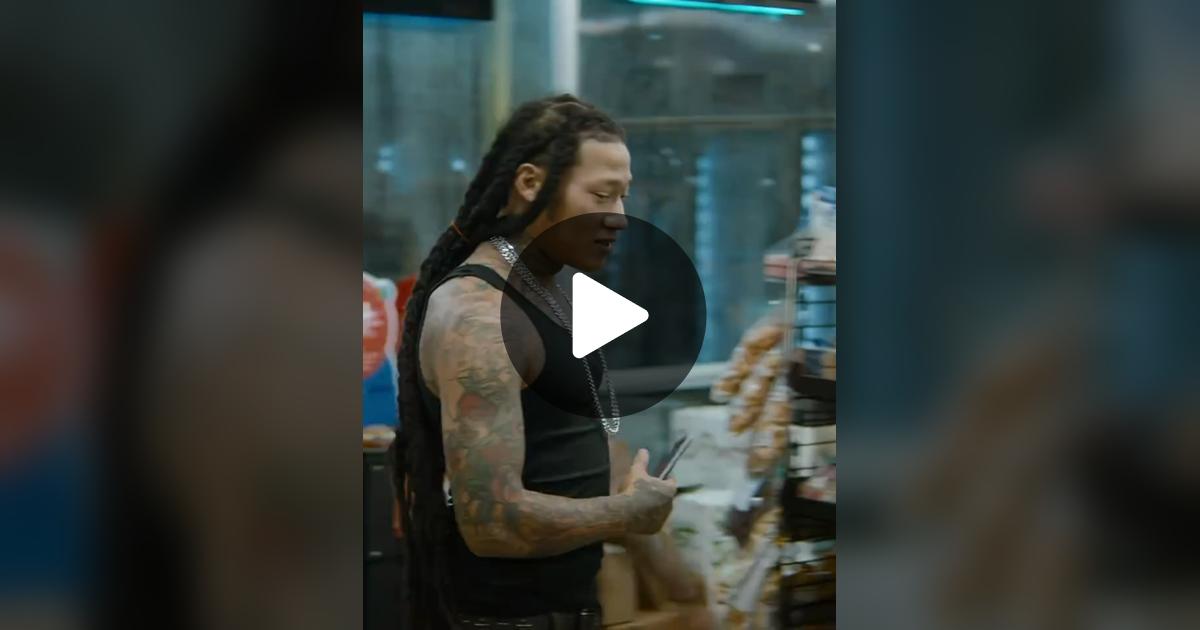 SavvytheRumGod's tweet card. 84 likes, 3 comments. “"My Phone Dih" "US bee"🥀”