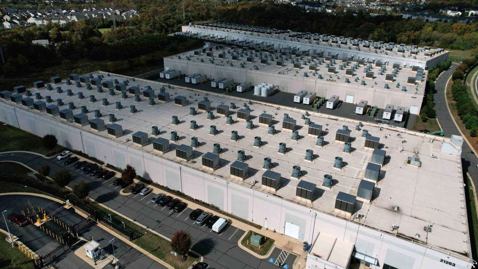 steveatwal's tweet card. The project will add 1.3 gigawatts of capacity across new data centers, with Amazon expected to break ground in 2026.