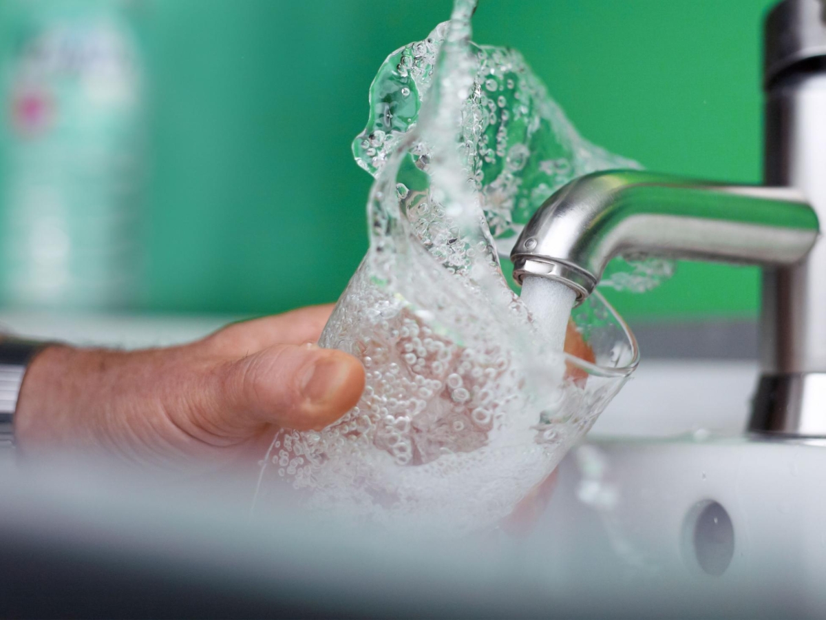 Corriere's tweet card. I progetti, unici in Italia, della Fondazione Banca dell'Acqua: «Aiutiamo persone fragili in situazioni di morosità incolpevole. Avviati già quindici percorsi. Un baratto sociale per recuperare...