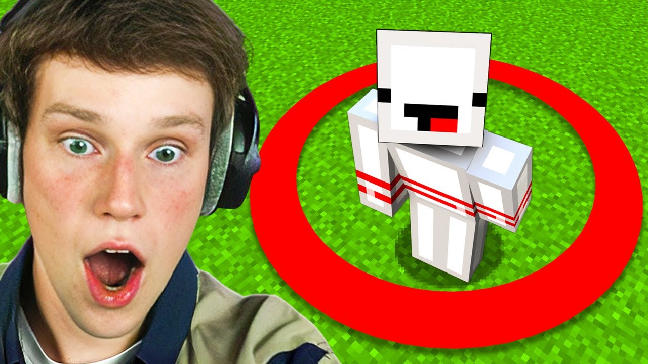 ZethBit's tweet card. Minecraft, But I Can't Leave This Circle!