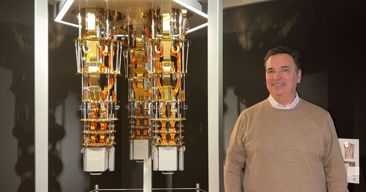 TeKNoticias_'s tweet card. Mais do que investir em hardware e desenvolvimento de computadores quânticos, Alessandro Curioni defende que a Europa não deve ser obcecada com a soberania mas dedicar-se a criar ...