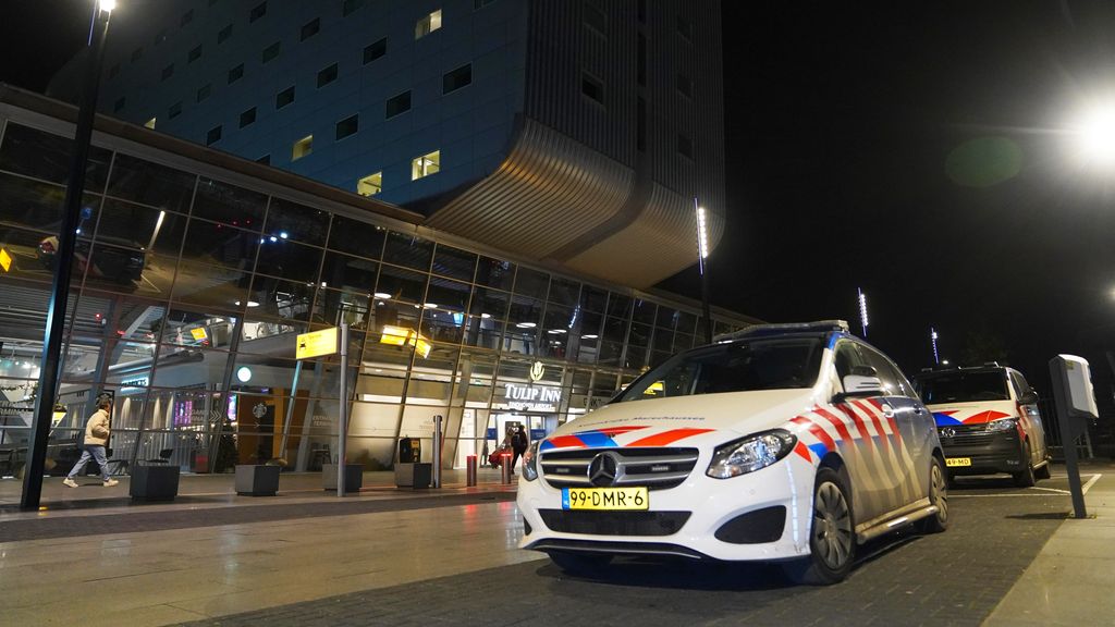 NOS's tweet card. Vorige week kwamen er op meerdere plekken meldingen van drones binnen. Maar bewijs werd er nog niet van geleverd. Experts beantwoorden vijf vragen over deze dronemeldingen.