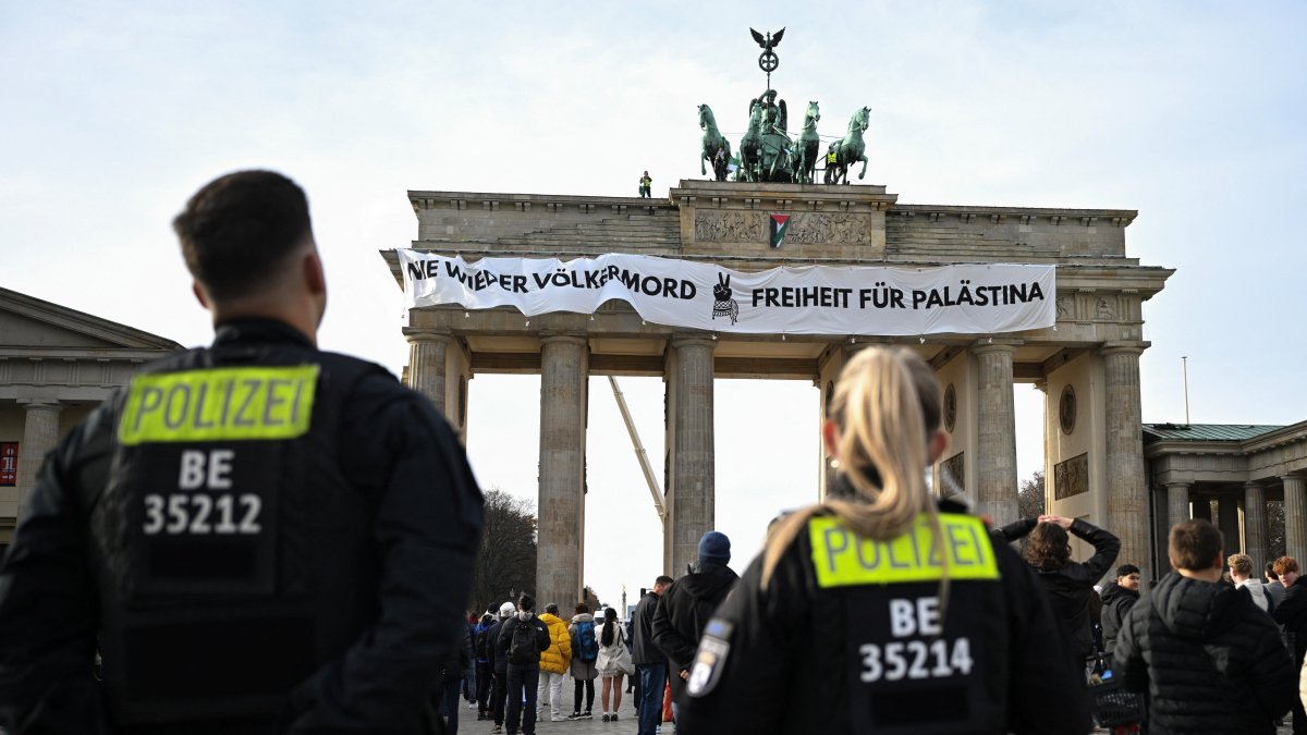 JSchanzer's tweet card. A German court ruled Monday that pro-Palestinian demonstrators are legally permitted to question Israel’s right to exist, overturning a police ban. The...