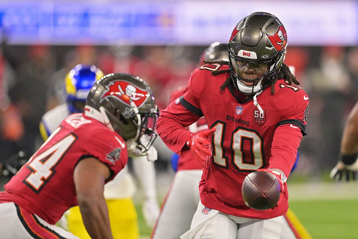 PewterReport's tweet card. The Bucs got destroyed on Sunday night football in primetime losing to the Rams, 34-7. These were the player snap counts on offense and defense.