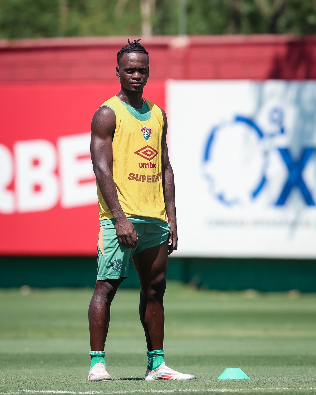 lucasvdsribeiro's tweet card. Com passagem nos EUA, colombiano tem apenas cinco jogos na equipe e já convive com pressão da torcida