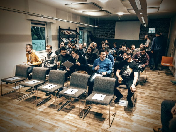 phpwvl's tweet card. Nee je hoeft niet naar Gent te gaan voor deze meetup. Teamleader was zo lief om een locatie en drankjes te sponsoren voor ons in Kortrijk! **Locatie:** Hangar K\, zaal Eur