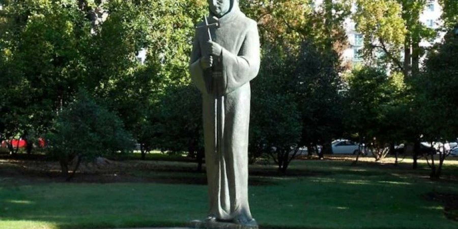 JackPosobiec's tweet card. On the evening of Independence Day, a crowd in Sacramento tore down a statue of St. Junipero Serra, set fire to it, and beat it with sledgehammers.