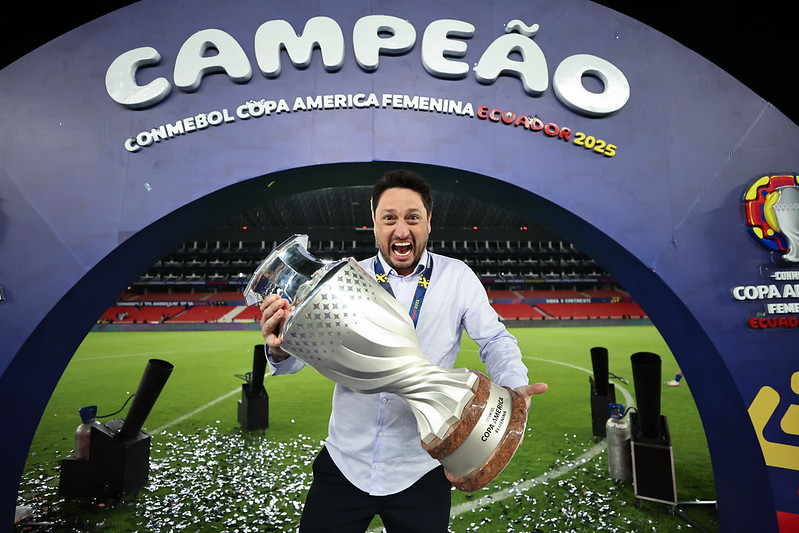 futdasminass's tweet card. A medalha de ouro da Copa América foi a primeira de Arthur no comando da seleção. Antes da conquista, o técnico levou o Brasil ao vice-campeonato da Copa Ouro e dos Jogos Olímpicos de Paris 2024,...