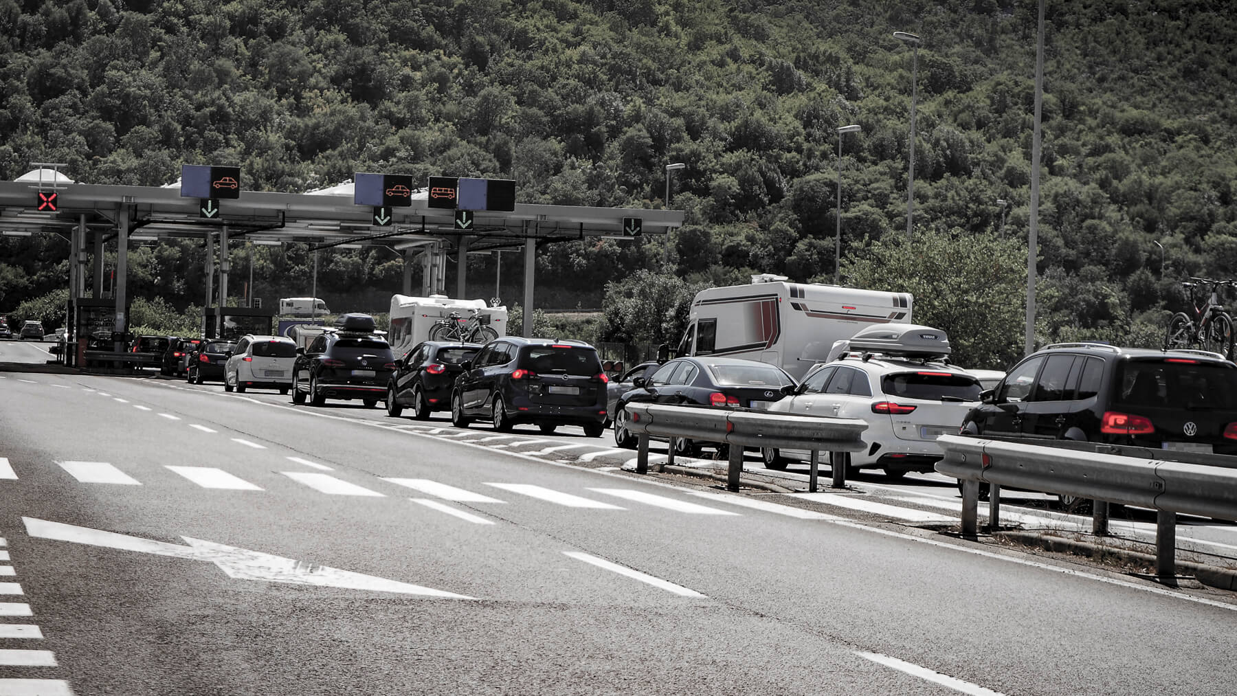 Sea_Help's tweet card. Neues Mautsystem: Kroatien führt 2026 digitales Free-Flow ein. Keine Schranken, bequeme Abrechnung per App, Mautbox oder Karte.