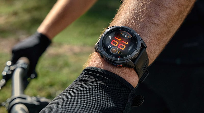 HFGEnthusiast's tweet card. A number of Garmin Fenix 8 Pro users are reporting consistent crashes when listening to music.