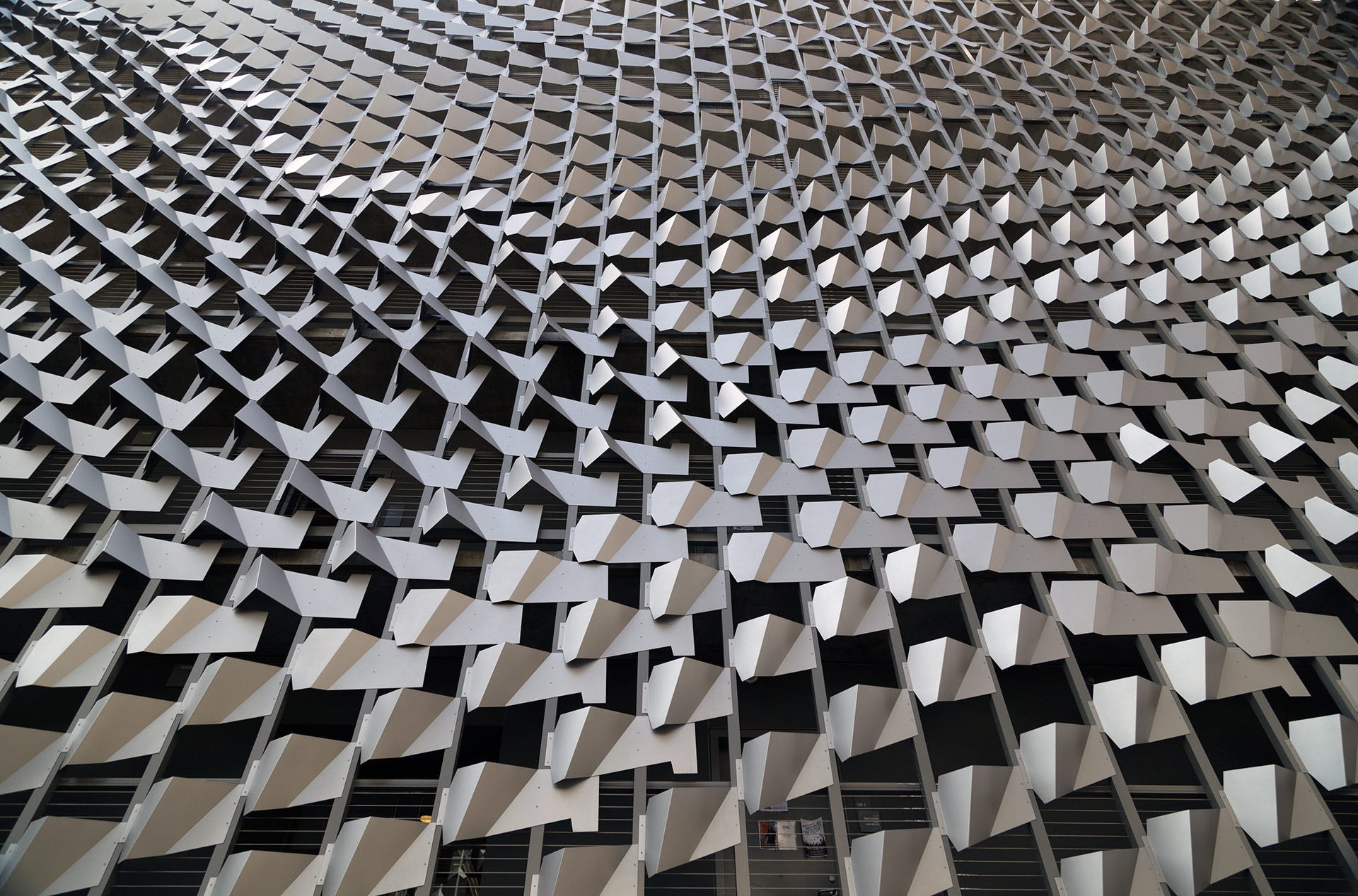 FramingTech's tweet card. Modern designs bring aluminum to life.