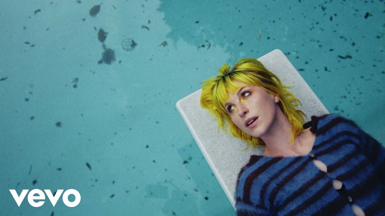 olucasjs's tweet card. Hayley Williams - Glum (Official Video)