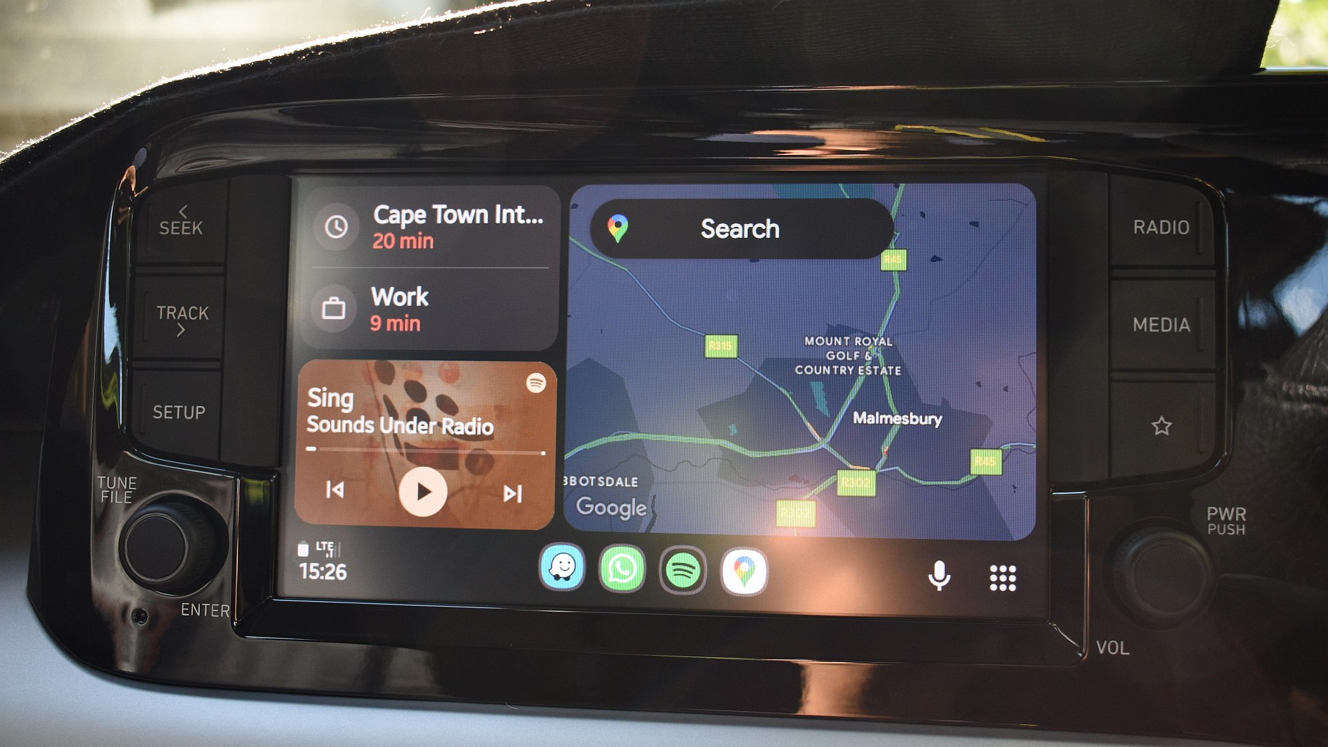 _tech_robot_'s tweet card. Google's working to give Android Auto users more options for how home screen widgets will be set up.