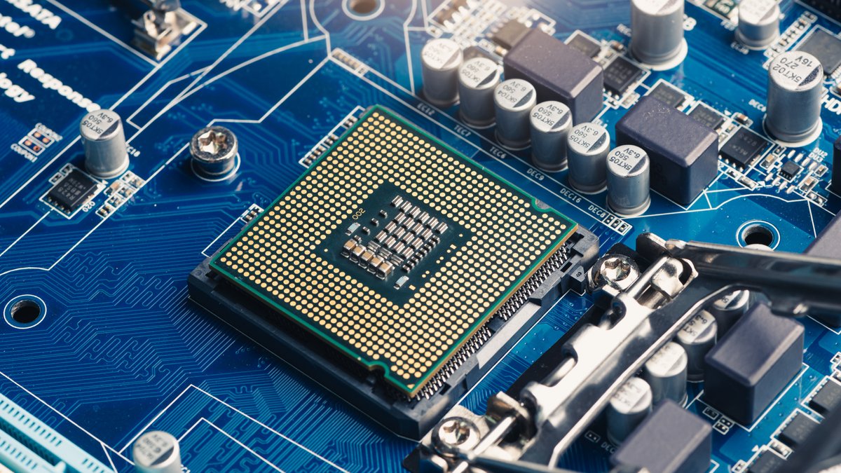ATURULLAO4's tweet card. Researchers from Peking University say their resistive random-access memory chip may be capable of speeds 1,000 faster than the Nvidia H100 and AMD Vega 20 GPUs.