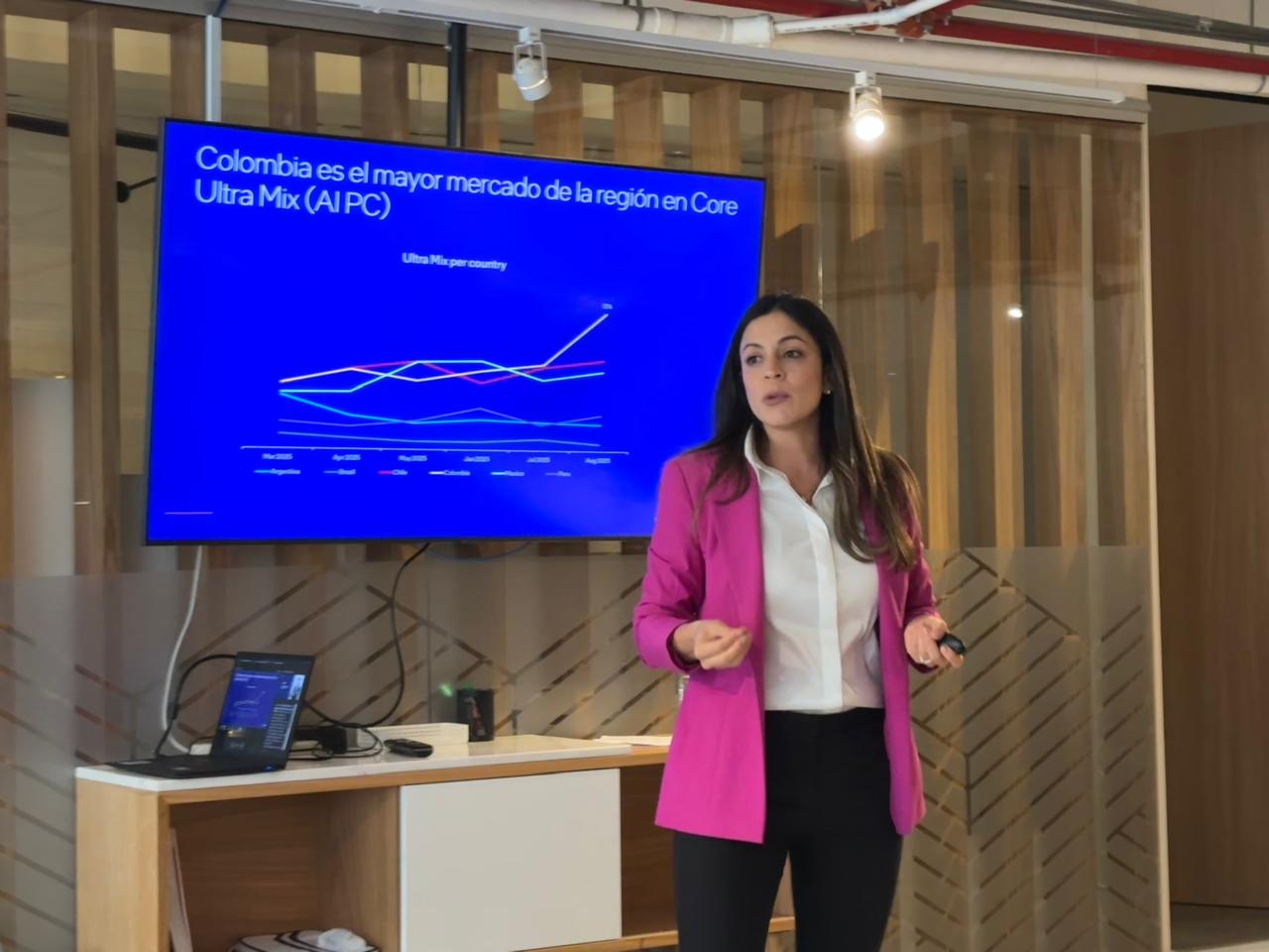 dpl_news's tweet card. Bogotá, Colombia. “Las empresas de las Américas están acelerando su transición hacia una nueva generación de cómputo inteligente, impulsadas por el potencial