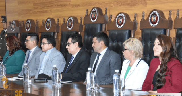 ahoradigital1's tweet card. La Fiscalía de Sucre solicitó la activación de una alerta migratoria contra cinco magistrados ‘autoprorrogados’ del Tribunal Constitucional Plurinacional (TCP).