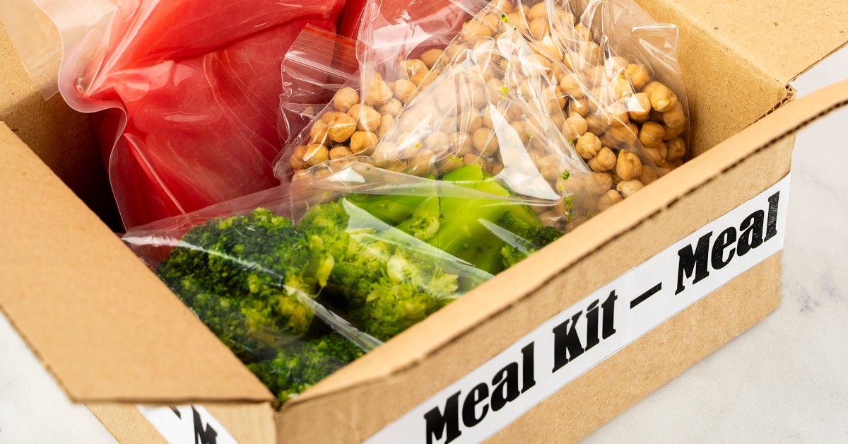 CanadianWebBiz's tweet card. Affiliate marketers are enjoying high commission rates and conversions for meal kit delivery services in Canada... and beyond!