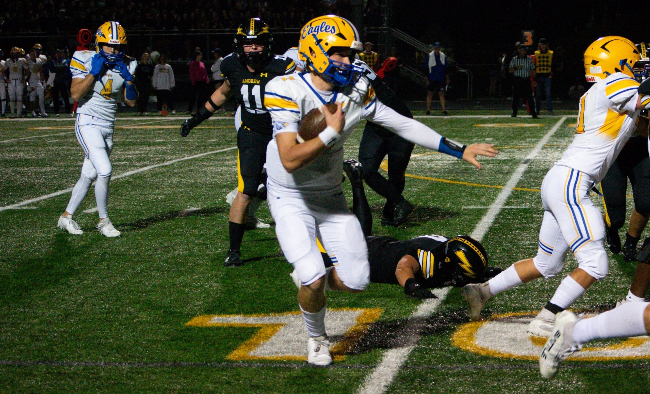 mikeclarkpreps's tweet card. Sean Ruisz passed for 100 yards and two touchdowns to Quinn Durkin as Sandburg beat Metea Valley.