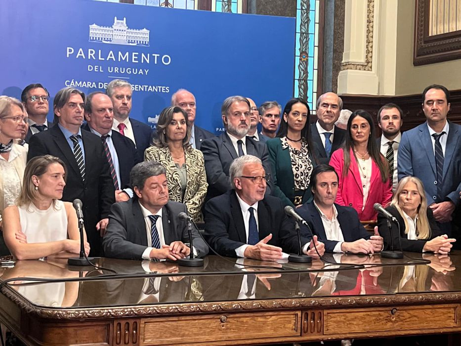 portalmvd's tweet card. El diputado Gerardo Sotelo dijo que el gobierno “contradice al primer gobierno de Tabaré Vázquez” y marcó un “cambio de talante”.