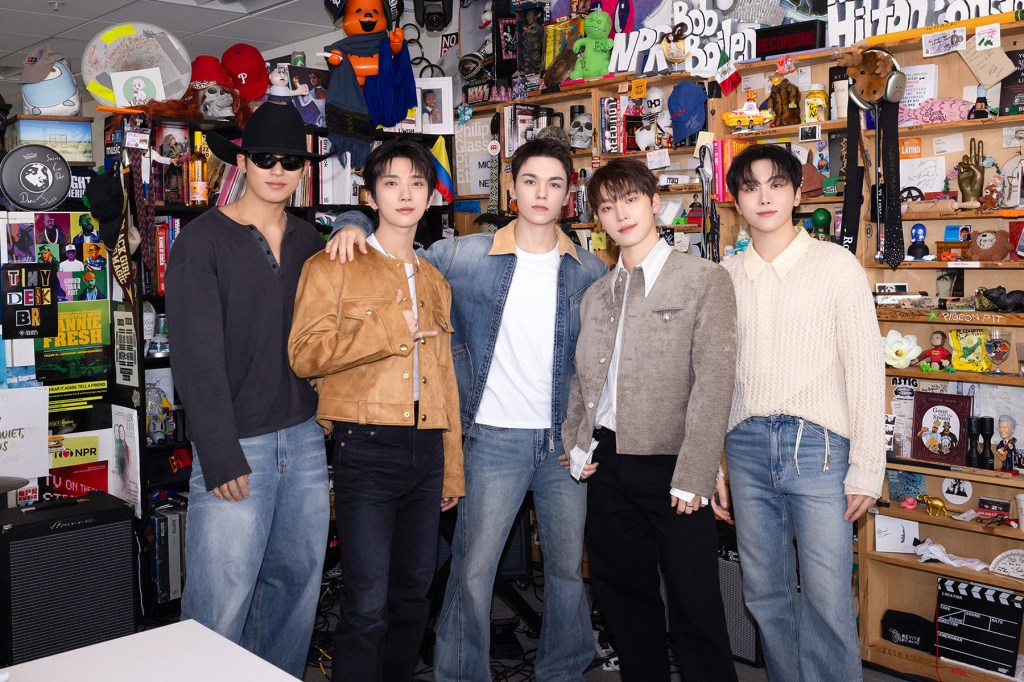 billboard's tweet card. SEVENTEEN's 'Tiny Desk' Concert has arrived. Here's what you didn't see behind the scenes, from best moments from the rehearsal to the encore.
