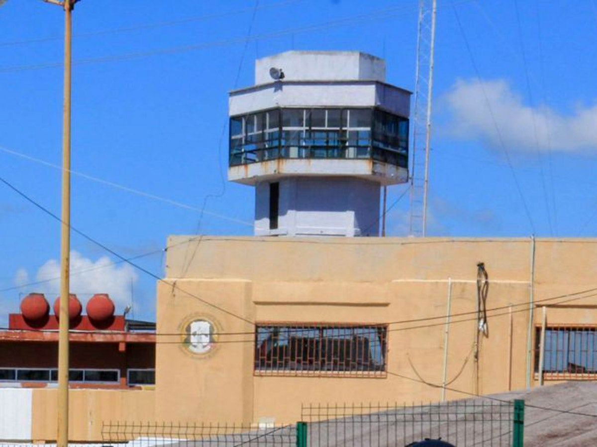 zolonoticias's tweet card. El Juez Octavo de Distrito de Acapulco condenó a 15 años y tres días de prisión a Salomón S., conocido como Leonor Nava Romero, presunto líder del grupo delictivo 'Los Rojos'. La sentencia se dictó...