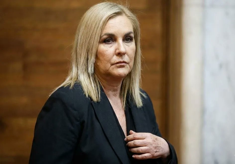 Thetimeses's tweet card. Pamela Jiles critica a candidatos presidenciales y llama a votar nulo, destacando el descontento con el sistema político en Chile.