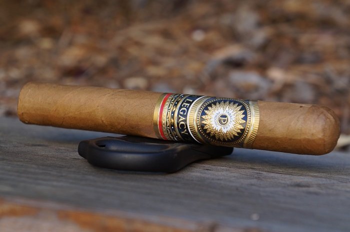 DevelopPalates's tweet card. A Perdomo that I can truly get behind. Success! This Perdomo Legacy Connecticut Epicure goes toe to toe with some of my favorite shade offerings such as Espinosa Crema, Matilde, etc. It's not the...