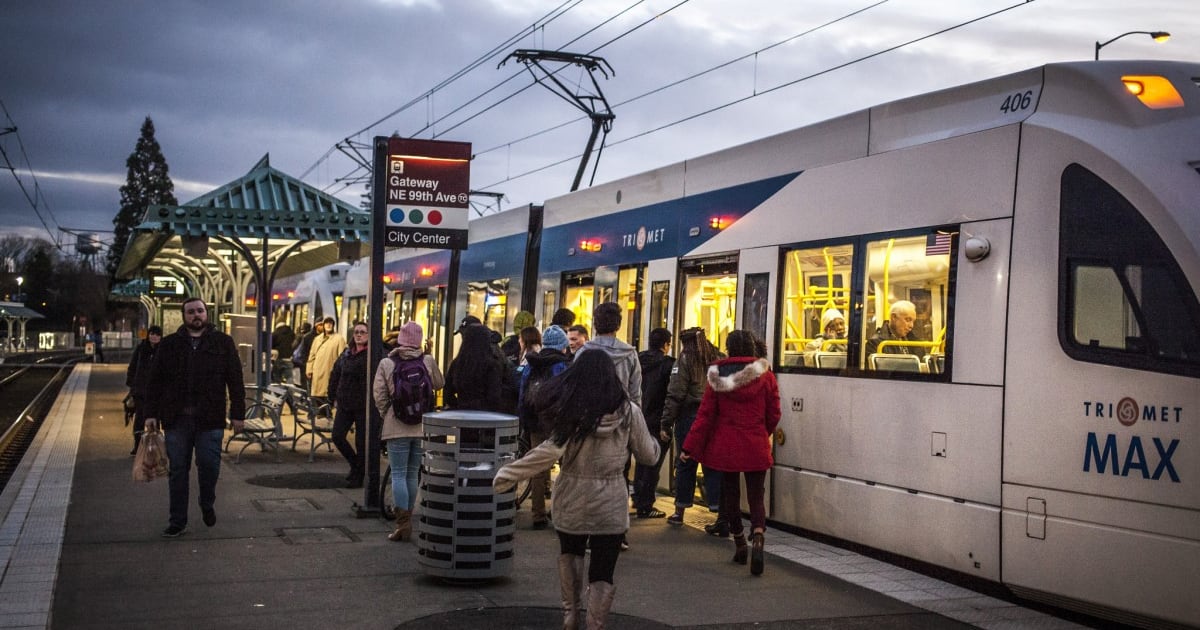 DocumentHate's tweet card. Witnesses: Man Cut the Throats of Two MAX Passengers Who Tried to Stop Anti-Muslim Bullying of...