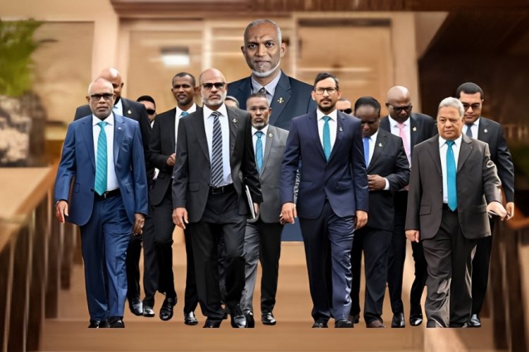 Raajje_Observer's tweet card. މުއިއްޒު ހުއްޓުވަން މަޖިލިސް މިނިވަން ކުރަން ނިކުންނަންޖެހޭ!