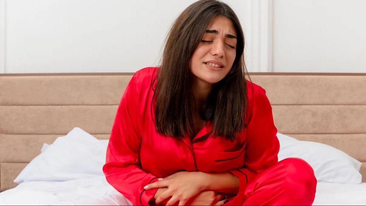 NewsBoxerDotCom's tweet card. Nutritionist Deepsikha Jain rated everyday habits for managing PCOD, from spearmint tea and early dinners to stress, carbs, and exercise. Discover which habits balance hormones and which worsen PCOD...