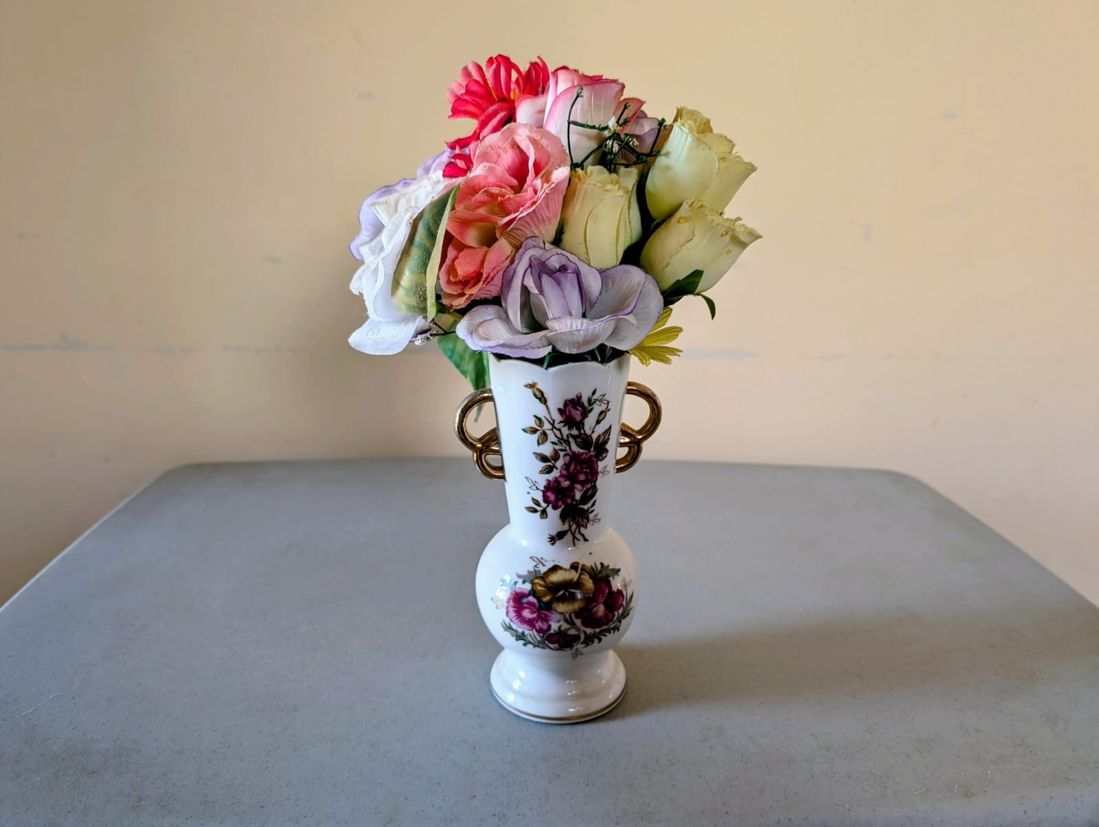 Mathabah's tweet card. In Loving Memory of My Mother (Raḥimahā Allāh) by Shaykh Mohammed Badat With patience, you carried me close to your chest, With love, you nurtured and gave me your best. With prayers, you guarded...