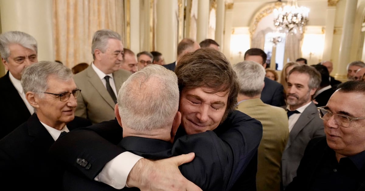 AyelenBerdinas's tweet card. Asociaciones nuevas reciben sumas estrafalarias por parte del Estado y alcanzan a religiosos en cargos públicos