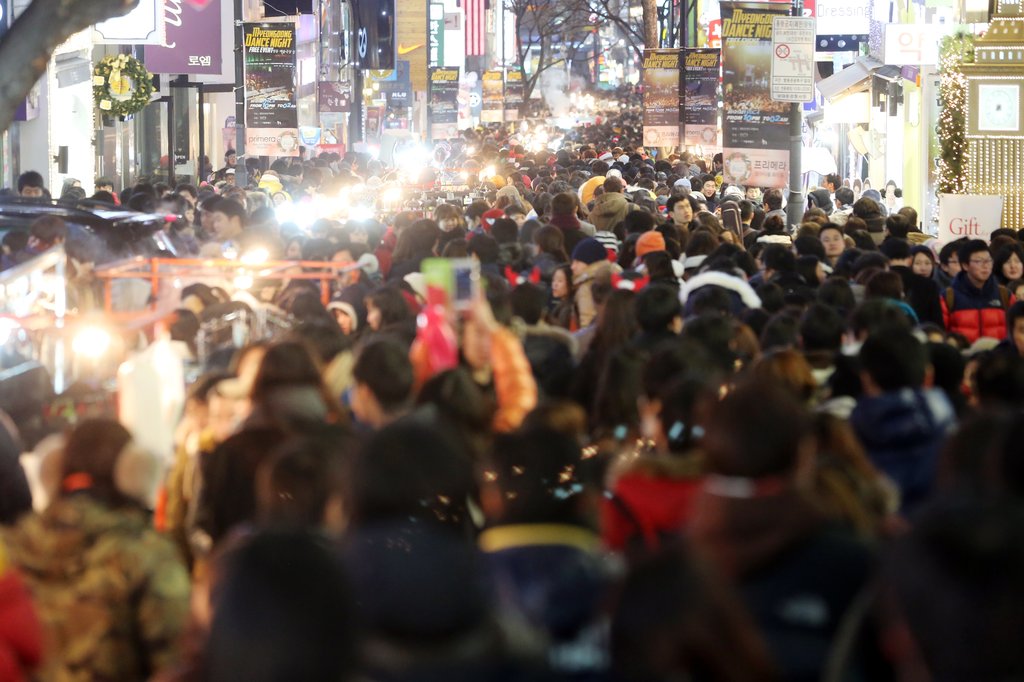 VoidMuseum's tweet card. (서울=연합뉴스) 황철환 기자 = 성탄 전날인 24일 낮에는 전국이 대체로 포근한 날씨를 보이겠지만, 밤부터는 다시 한파가 예상된다.