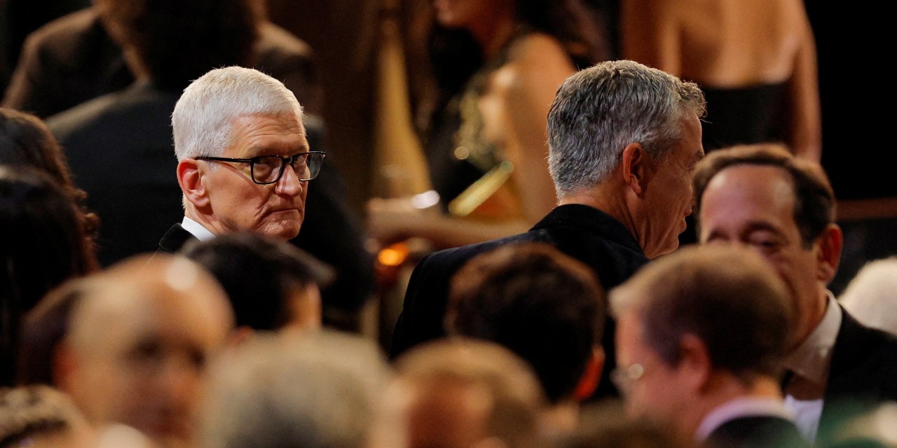 WSJTech's tweet card. The top potential successors are four current Apple executives, each heading a different part of the company. Here’s a look.