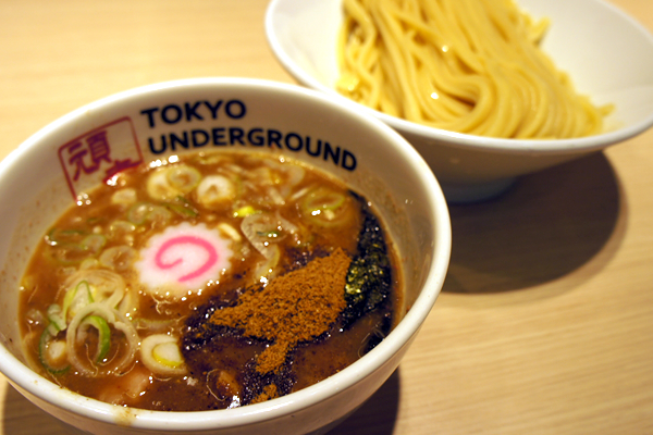 mog_mog_me's tweet card. 池袋駅直結の地下街「東武ホープセンター」内にある、魚介豚骨味のおいしいつけ麺のお店の紹介です！