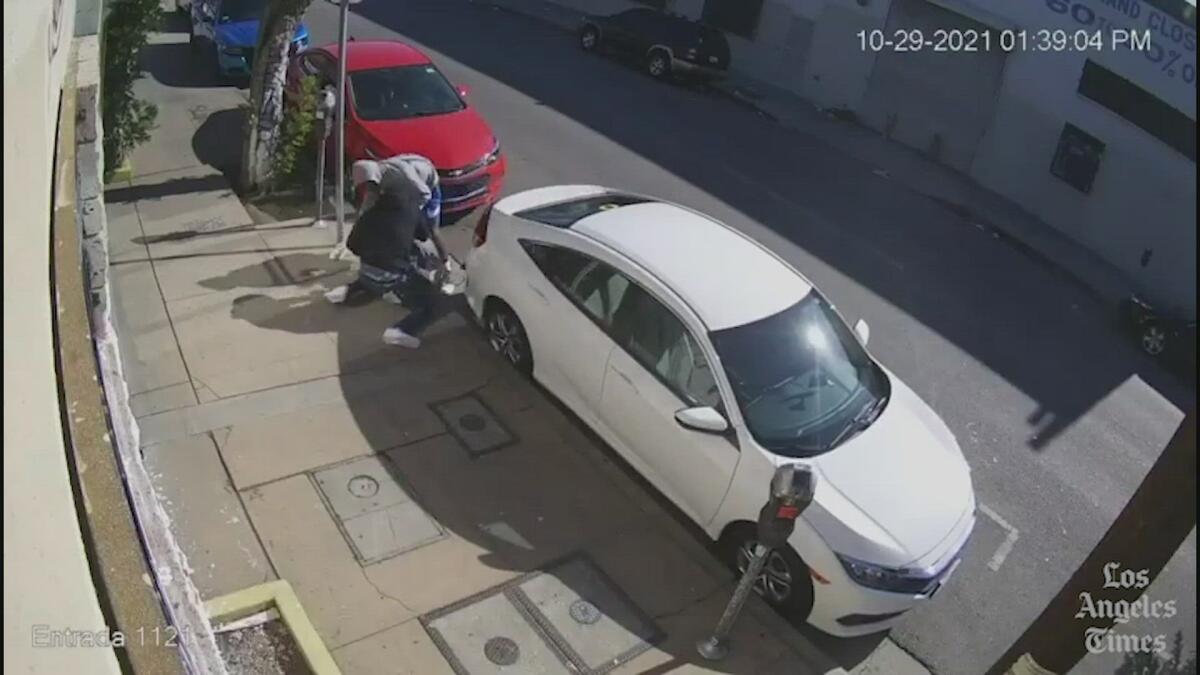 kevrector's tweet card. L.A. gangs are sending out crews to prey on the mega-rich, targeting people leaving luxury boutiques, restaurants, and nightclubs, the LAPD said.