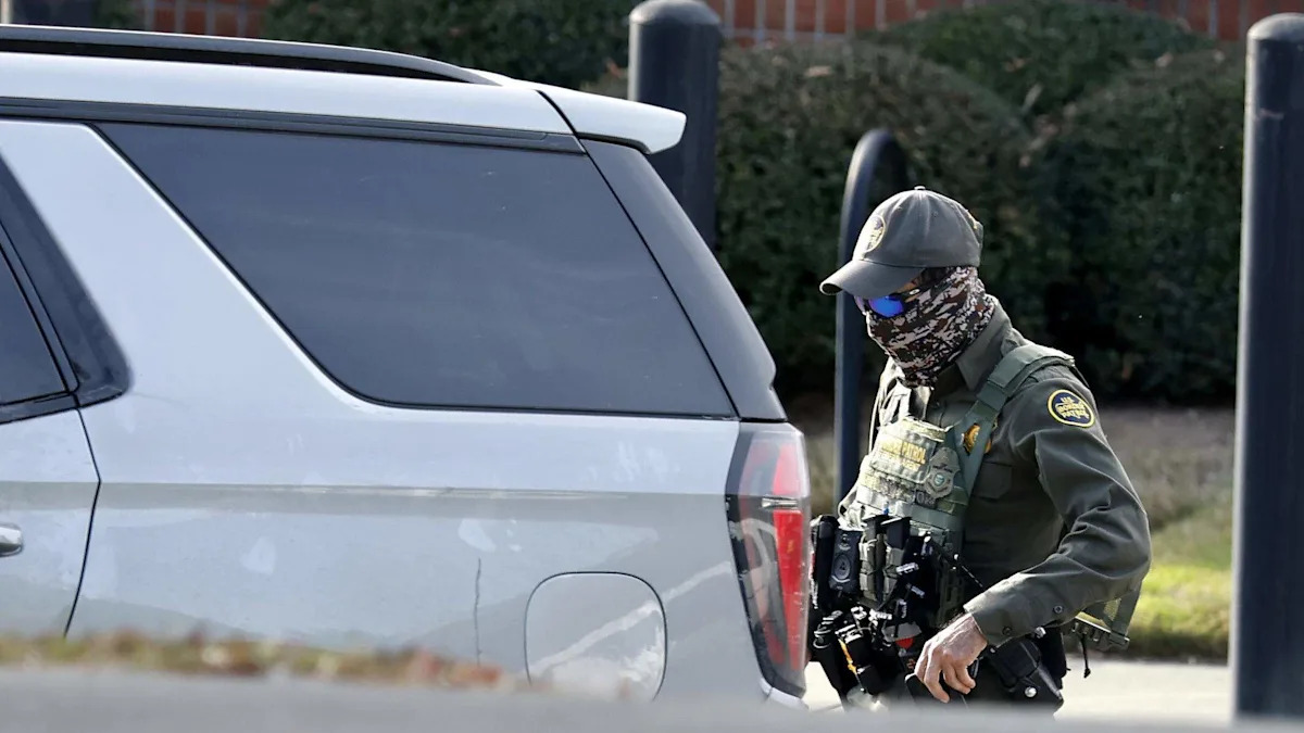 osteoporosasaur's tweet card. Fernando Vazquez, 18, was detained by Border Patrol agents at a worksite in Cary Tuesday. Vazquez, a U.S. citizen, was born in Raleigh.