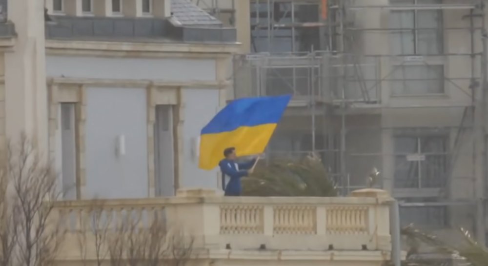 AlexandruC4's tweet card. Раніше віллою володіли Кирило Шамалов і Геннадій Тимченко.