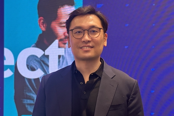 wataru4's tweet card. SAPが今年に入り、AI時代に向けて製品体系を整えている。「AI」「アプリケーション」「データ」3つの要素が相乗効果を生む（“フライ・ホイール”）という構想の下、急成長を遂げているのが2025年2月