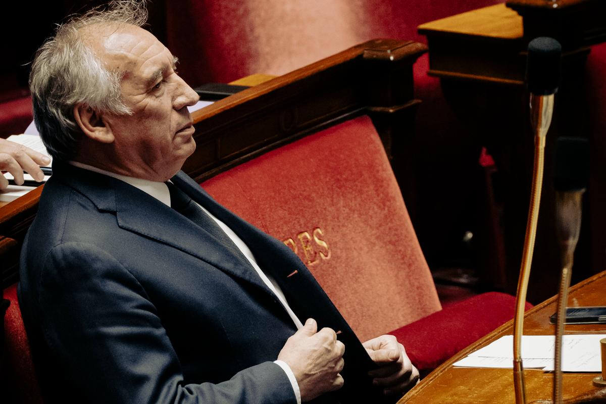 L_heguiaphal's tweet card. Alors que son conclave sur les retraites doit aboutir au Parlement et qu’il planche sur un plan d’économies budgétaires massif, le Béarnais s’est, pour l’heure, surtout illustré dans l’art de ne rien...