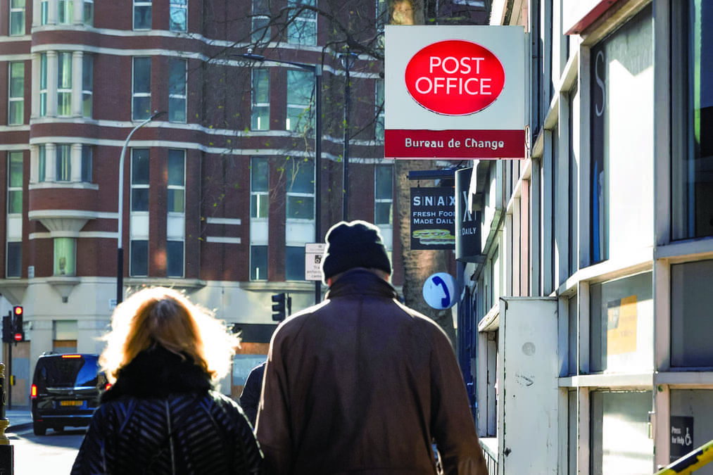 Newsweek_JAPAN's tweet card. ＜富士通の会計システムの不具合のせいでイギリスの700人以上の郵便局長が横領の罪を着せられた事件は、ドキュメンタリードラマが放映されたことで今また最重要ニュースに急浮上している＞ イギリス史上最大規模...