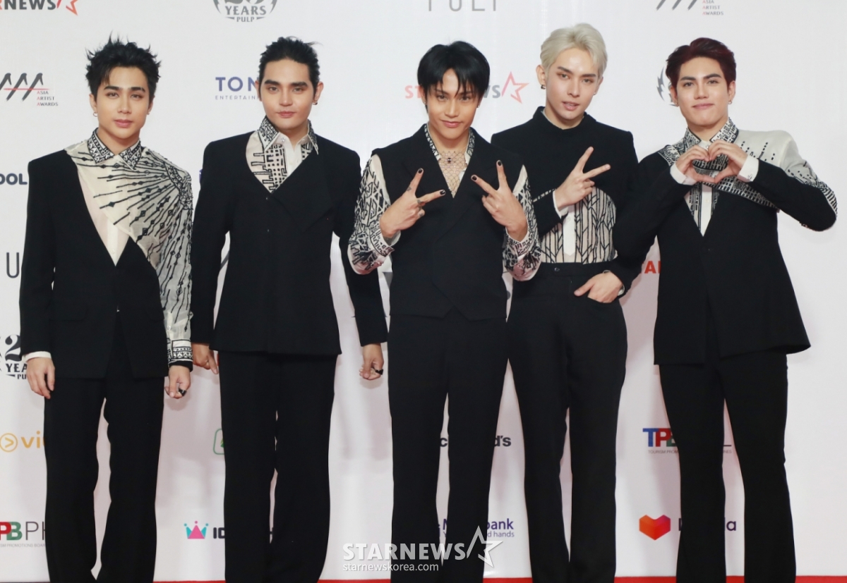 starnewskorea's tweet card. 필리핀 그룹 SB16이 '10주년 AAA 2025' 인기상 예선 투표 남자 그룹 부문에서 1위를 차지했다. '10주년 아시아 아티스트 어워즈 2025'(10th Asia Artist Awards 2025, 10주년