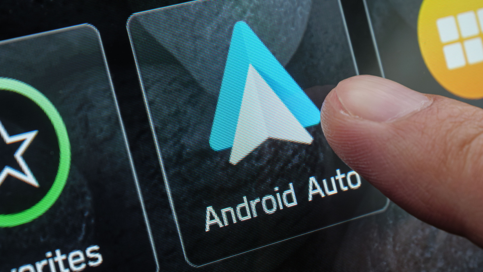 slashgear's tweet card. If you have a car and an Android phone, you know what Android Auto is. And if you've tried to install it, you know it's not quite plug and play.