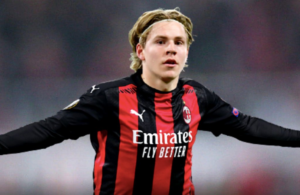 MilanPress_it's tweet card. L'ex Milan Hauge, ora in forza al Bodø/Glimt, ha rilasciato un'intervista a La Gazzetta dello Sport in cui ha parlato anche del suo periodo rossonero.