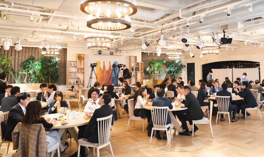 logly's tweet card. LOGLYでは、毎年4月と10月の年2回社員総会を開催しております。第17期より新体制となり広報機能を人事総務部門で担う事となり、運営側としてPDCAを回したうえで、これまでとの比較を踏まえて開催レポをお届けしたいと思います。