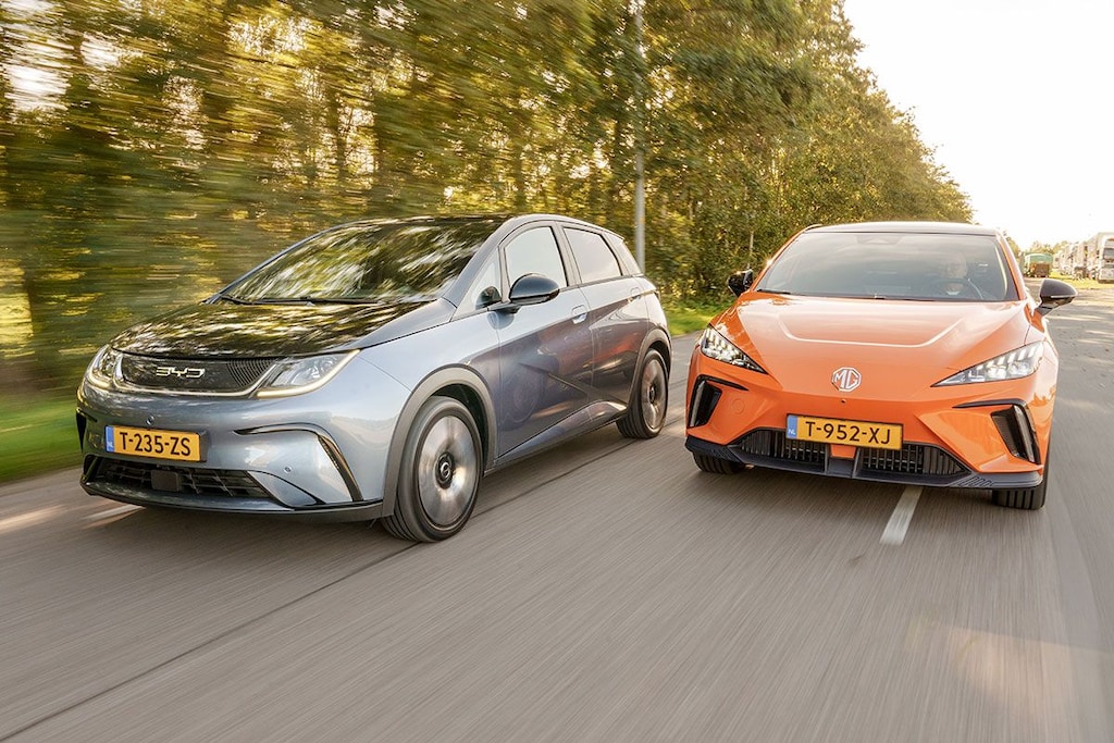 MaartenvBiezen's tweet card. In 2023 zijn er in Nederland bijna twee keer zoveel nieuwe Chinese auto's geregistreerd als in 2022: